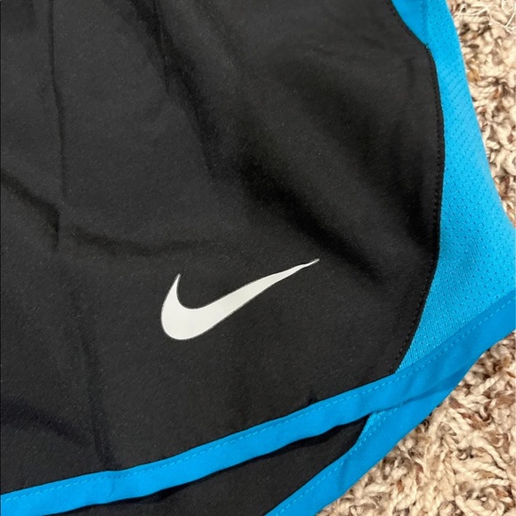 Womens Nike shorts - Picture 2 of 7